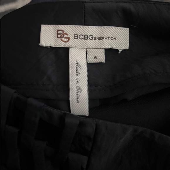 BCBG Maxazria black faux silk shorts sz 6 - Picture 8 of 9